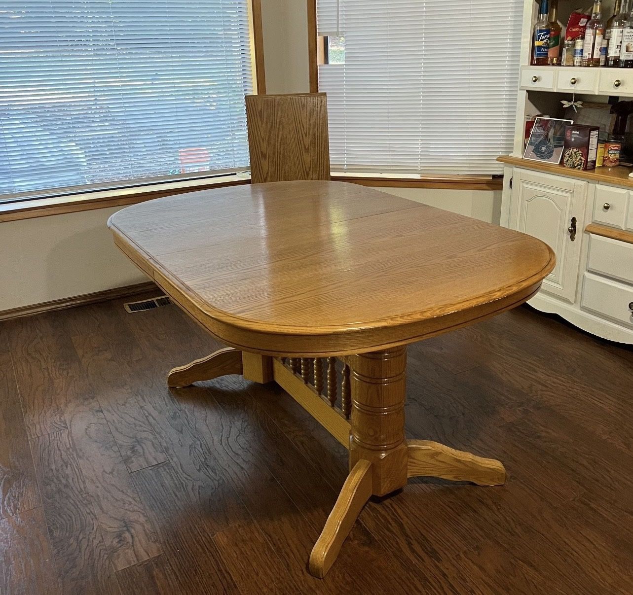 Oak Dining Room Table with Leaf