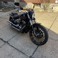 Harley Davidson Breakout