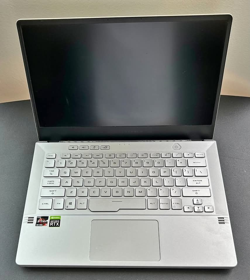 ASUS ROG Zephyrus G14 14" (1TB, AMD Ryzen 9 4900HS, 3.0 GHz, 16GB) Laptop
