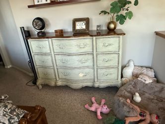 Dresser. 2 small dressers - one sofa table