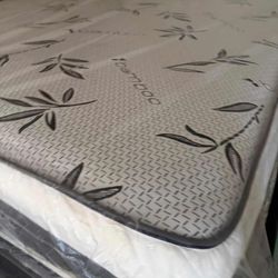 Queen Mattress With Boxspring (free delivery)