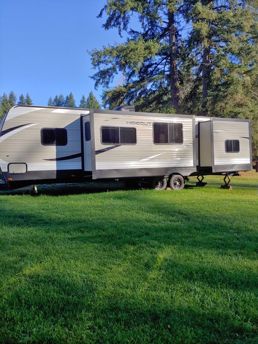 2019 31ft Keystone Hideout Bunkhouse Camp Trailer for Sale in Wilkeson ...