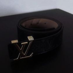 Louis Vuitton Belt, Size 48/120 Blemished Black Leather Belt With Gold Tinged LV Buckle