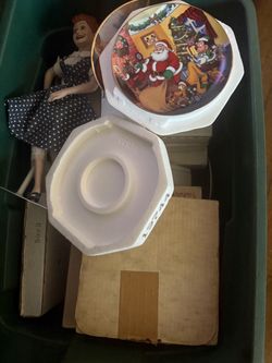 Collection of new Disney plates and New I love Lucy plates sold by lot they see pictures