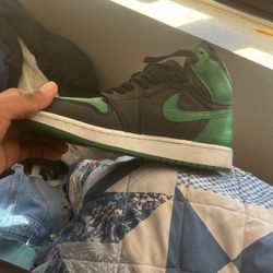 Jordan 1 Og Pine Green Size 7 Worn A Few Times An Got left In The trunk On Accident So They A Little Smushed