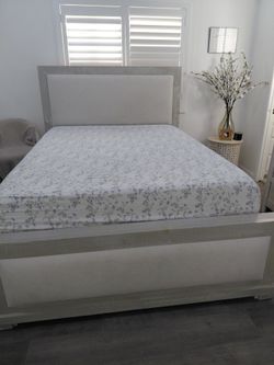 Bed and dresser SET