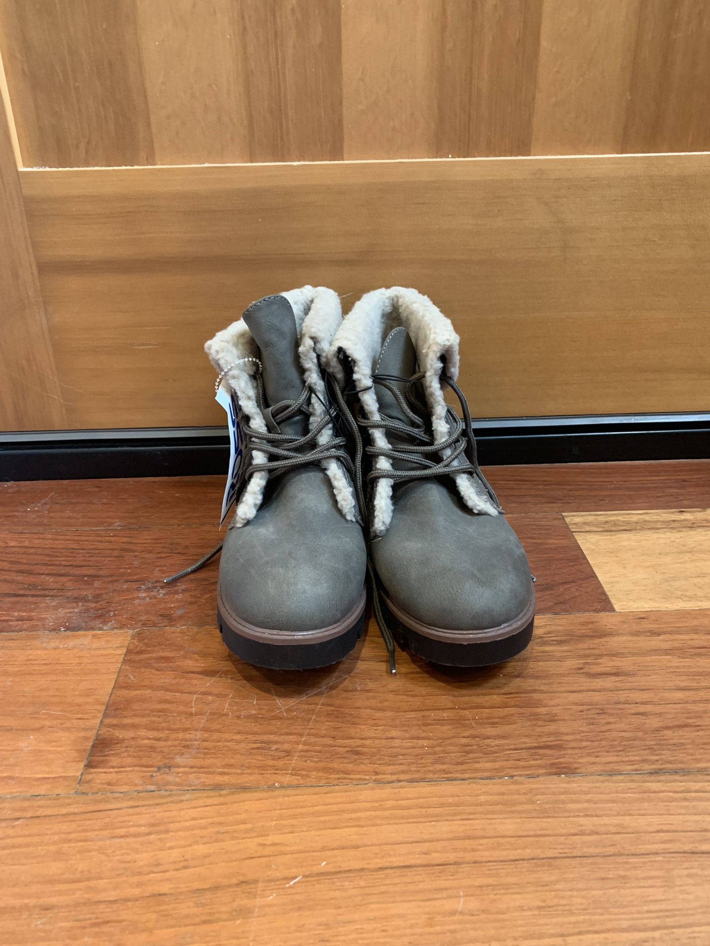 Women’s Boots Size 10