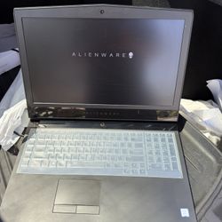 Alienware 17inches i7 / 1070 New Battery