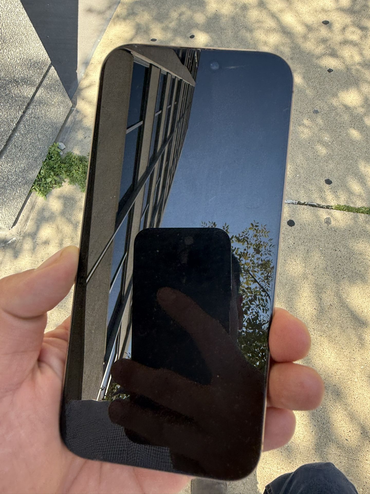 Cracked iPhone 16 pro max 256 GB