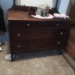 Dresser With Mirror 