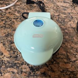 Dash Mini Waffle Maker 