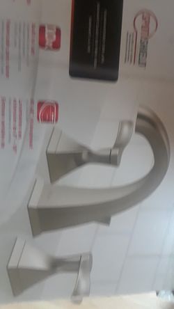 Delta lavatory faucet