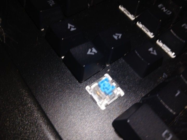 Onn. 100% Keyboard Blue Swicths