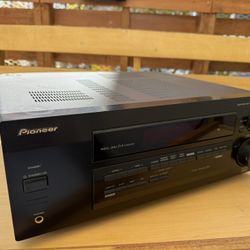 Pioneer VSX‑D511 Audio/Video Multi‑Channel Receiver.
