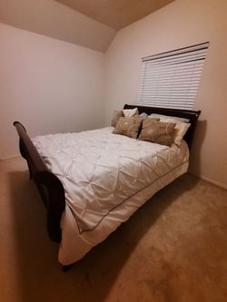 Queen size mohagony sleigh bed set with mattress