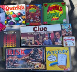 10 Board Games – Risk, Clue, Qwirkle, Pictionary, Apples to Apples & More – $75 Lot