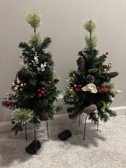 2 Christmas Trees 2’