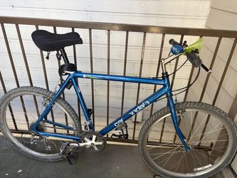 Cannondale M400 Mountain Bike