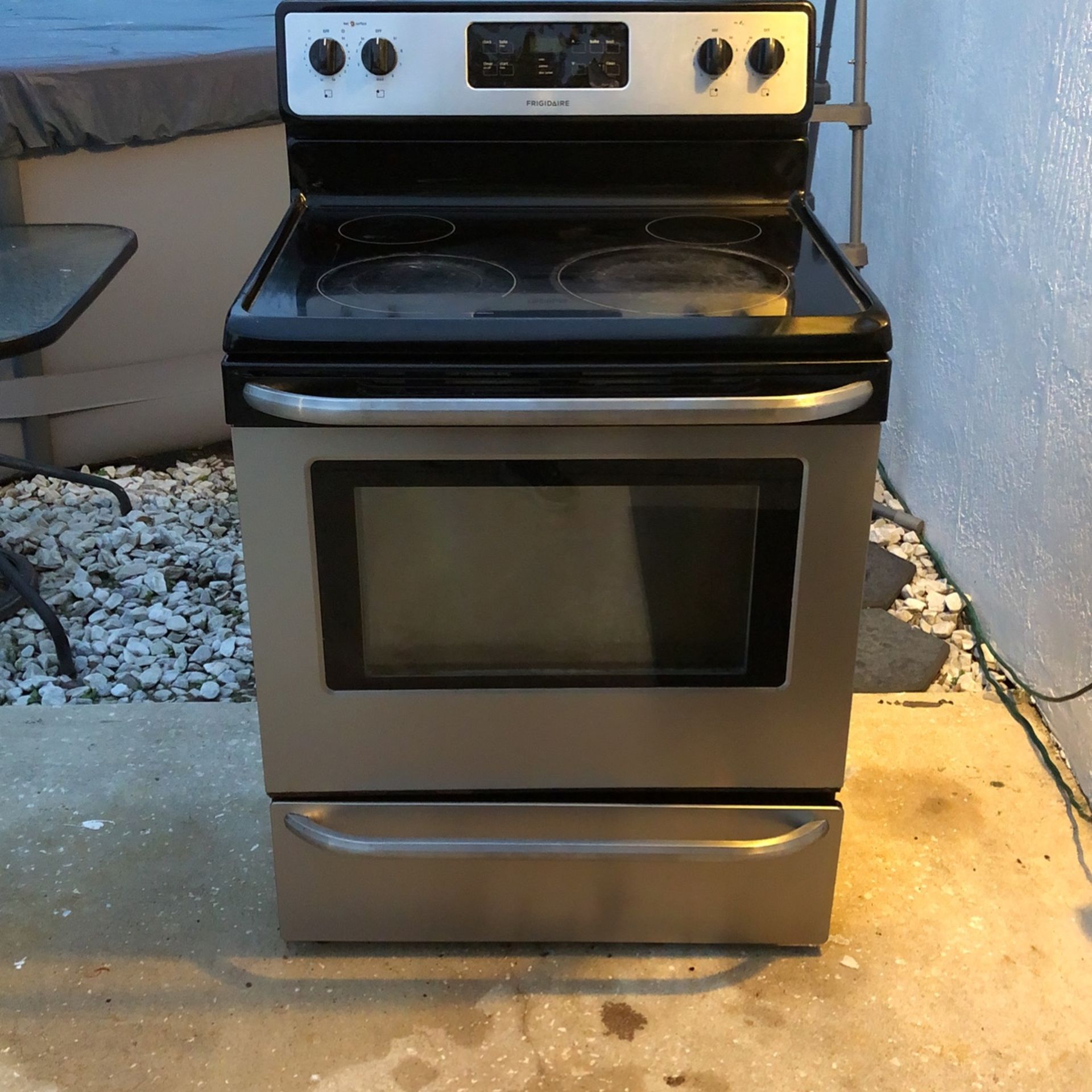 Frigidaire Stove for Sale in Kissimmee, FL OfferUp