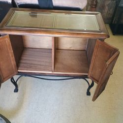 Brand New Wooden Stand That Open And Close