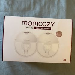 Momcozy M5  Wearable Breast Pump - White (New Open Box)