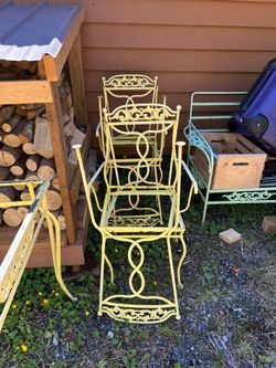 Iron Vintage outdoor table set and couch. No top for table, no cushions