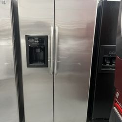 Ge 36”wide Side By Side Stainless Steel Refrigerador In Excellent Condition 