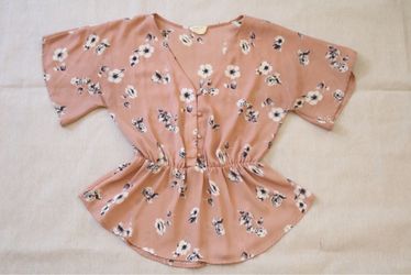 Sienna Sky Women's Size S Blush Pink Floral Peplum Blouse V-Neck Button Front