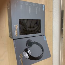 Bluetooth headphones