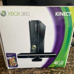 XBOX 360 4GB Console with Kinect & Games In Amazing Condition 