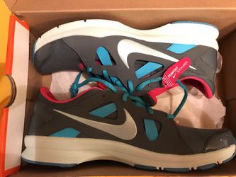 Woman Nike in Season TR 3 Size 10