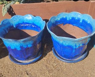 Large pots w saucers