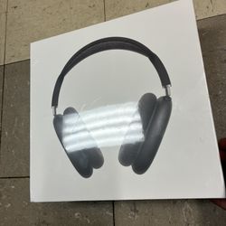 AirPod Maxes 
