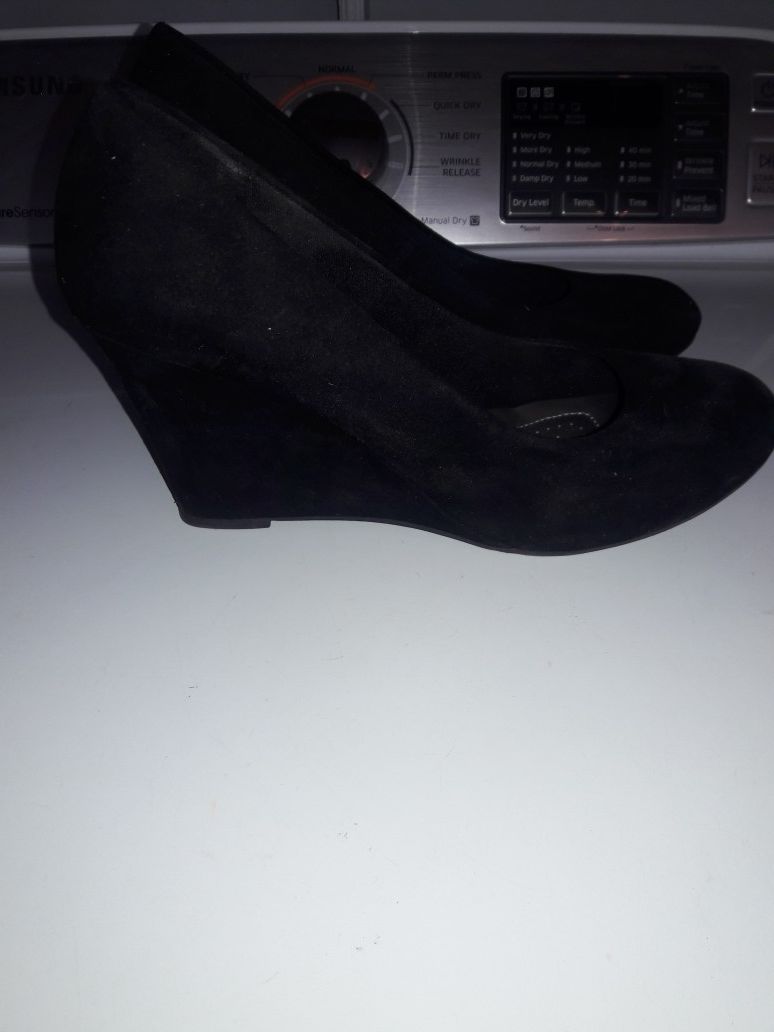 black wedges size 9