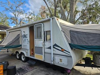 4 Bed Pop-out Travel Trailer