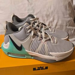 Bike LeBron Witness 7 Grey 