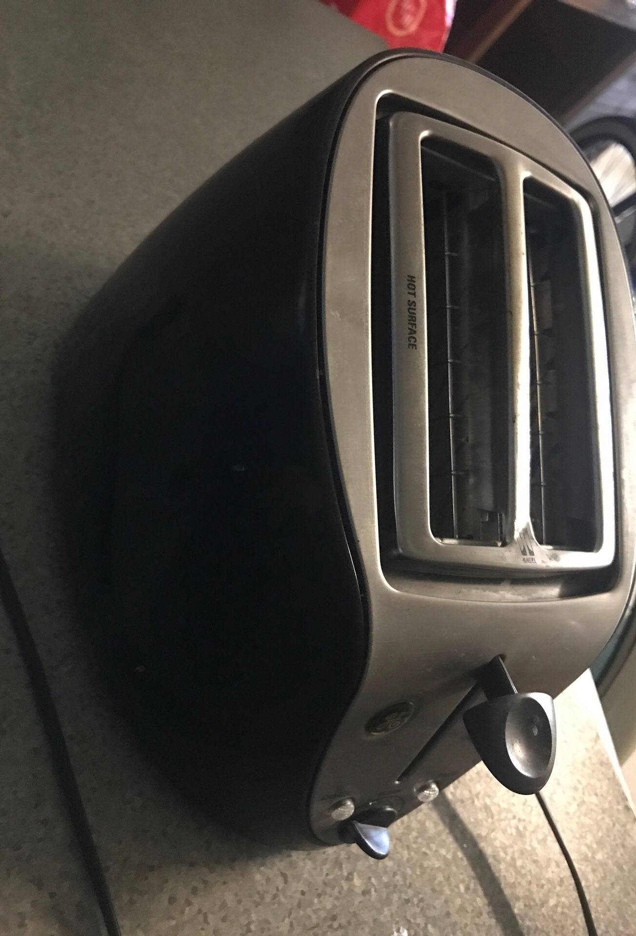 Bread toaster