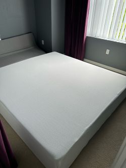 King size mattress used one week Zinus