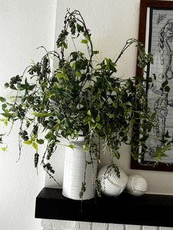 Artificial Plant Fake Flowers Vines Leaf And Berry hanging spray