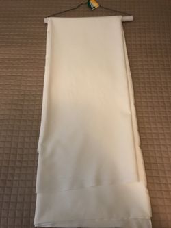 White 6’ tabledrape
