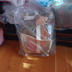 White Rose & Jasmine Wrapped Unopened Beauty Set