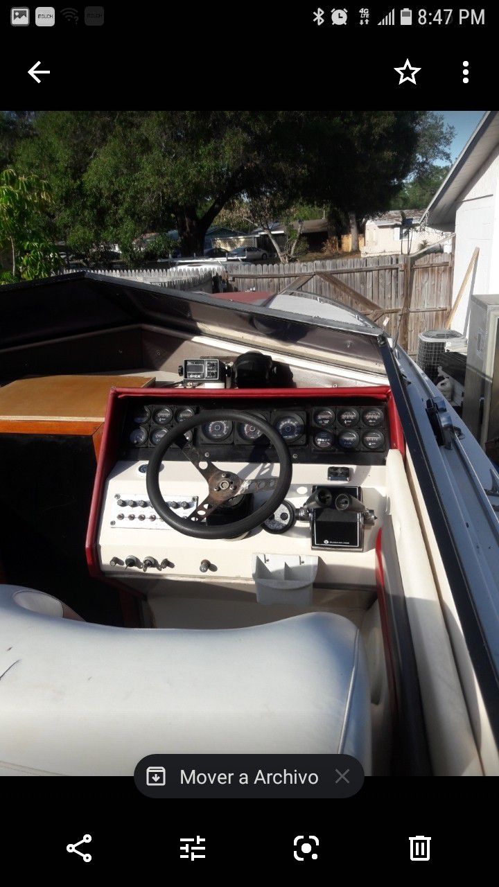 1987 century off schore 27 ft the bout proyects need work have new parts... 2 motor 350 .v8 good condicion