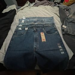Levi’s Jeans 4 Pairs In All Size 46 And Size 48