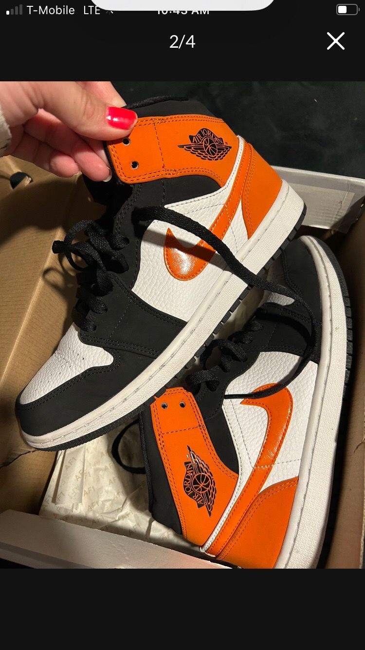 Starfish/black/white Mid Jordan’s