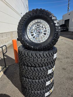 5) 17" KMC rims w/ 35" Toyo MT Open Country tires