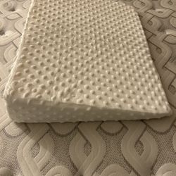 Baby Wedge Breastfeeding Pillow