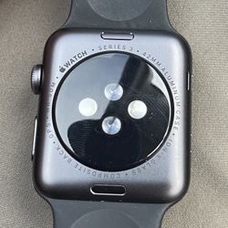 Apple Watch Series 3  42 MM GPS 