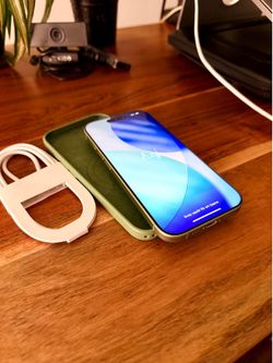 Apple iPhone 17 512GB Unlocked - 96% Battery - Under Warranty