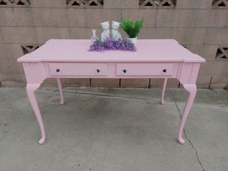 Adorable Vintage Pink Desk