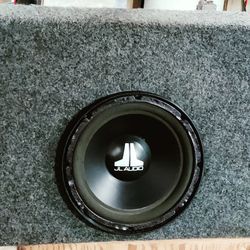 JL audio 10-in subwoofer 250 Watts RMS 600 Watts peak 2  and 4ohm boxes in good condition and the subwoofers in good condition $65